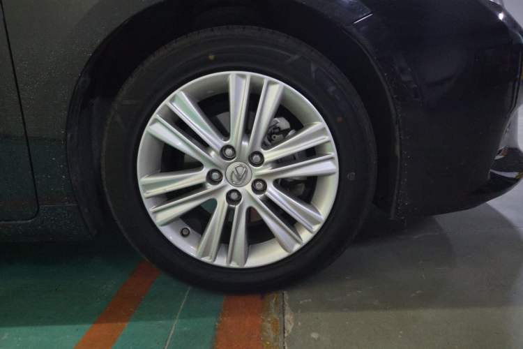 Used Lexus ES 2013 250 Elite Edition Right Front Wheel Hub