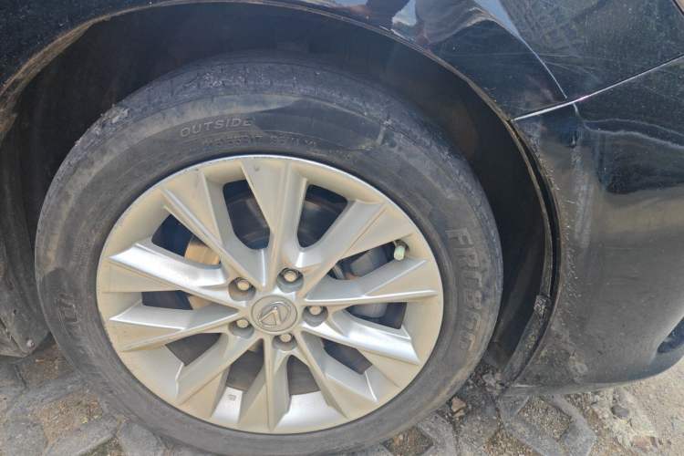 Used Lexus ES 2013 300h Elite Edition Right Front Wheel Hub