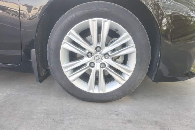 Used Lexus ES 2013 250 Elite Edition Right Front Wheel Hub