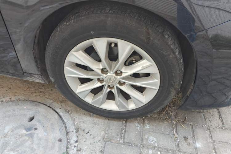 Used Lexus ES 2013 300h Elite Edition Right Front Wheel Hub
