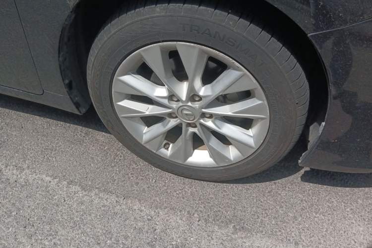 Used Lexus ES 2013 300h Elite Edition Right Front Wheel Hub