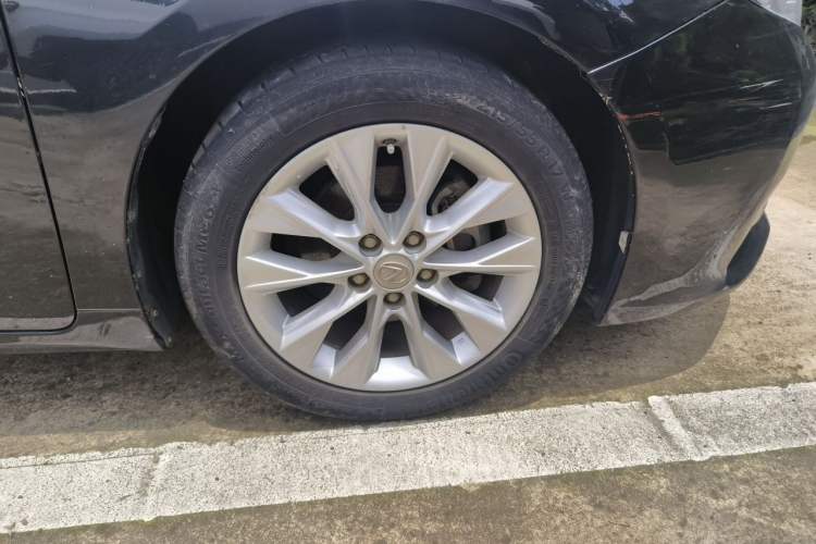 Used Lexus ES 2013 300h Elite Edition Right Front Wheel Hub