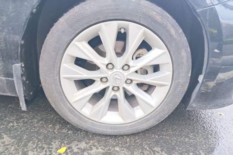 Used Lexus ES 2013 300h Elite Edition Right Front Wheel Hub