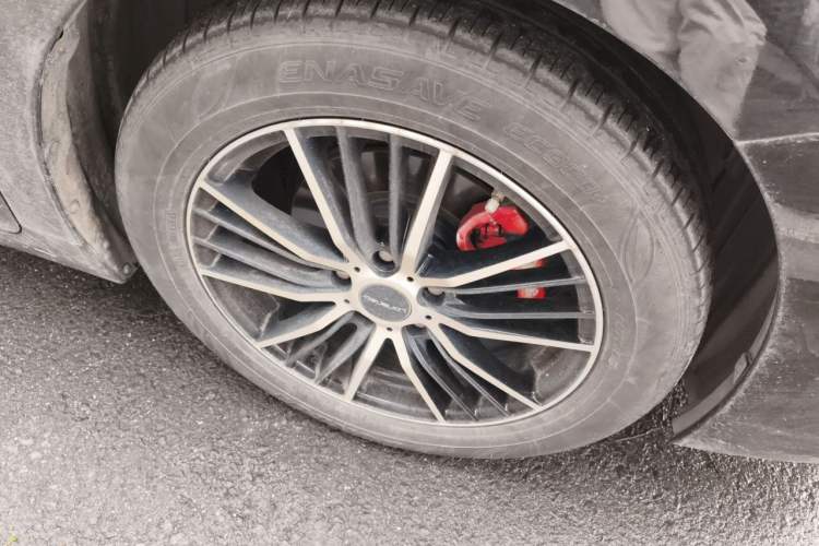 Used Lexus ES 2013 300h Elite Edition Right Front Wheel Hub