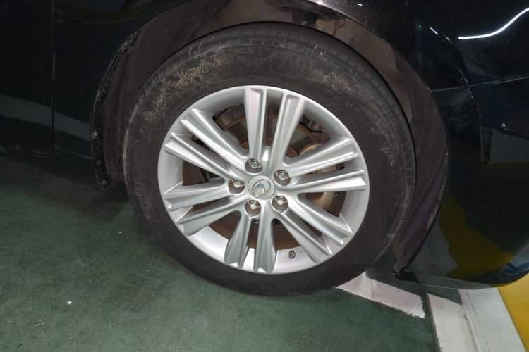 Used Lexus ES 2013 250 Elite Edition Right Front Wheel Hub