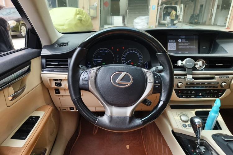Used Lexus ES 2013 300h Elite Edition Steering Wheel
