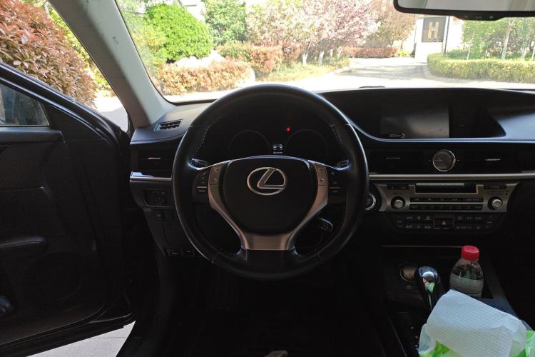 Used Lexus ES 2013 300h Elite Edition Steering Wheel