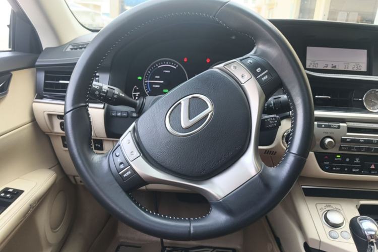Used Lexus ES 2013 300h Elite Edition Steering Wheel