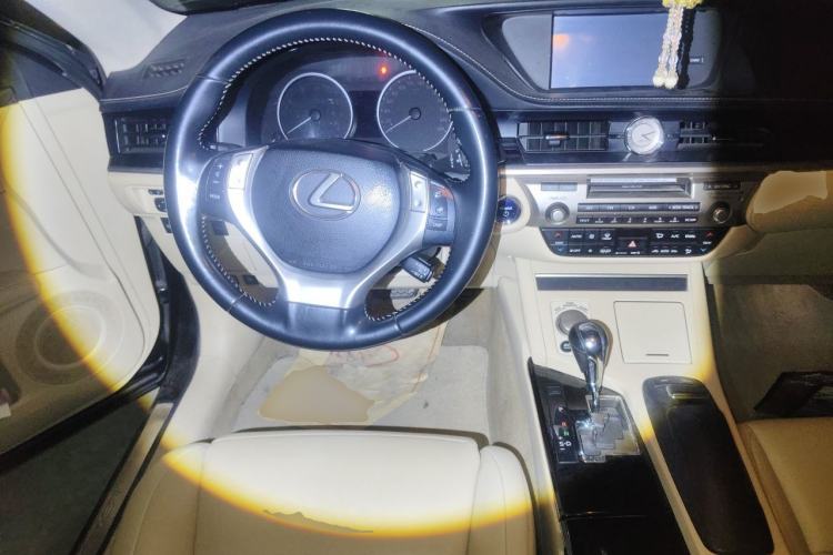 Used Lexus ES 2013 300h Elite Edition Steering Wheel