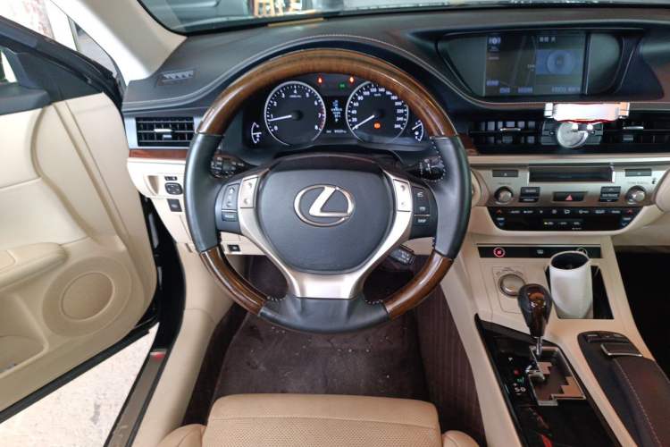 Used Lexus ES 2013 250 Elegant Edition Steering Wheel