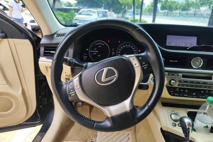 Used Lexus ES 2013 300h Elite Edition Steering Wheel