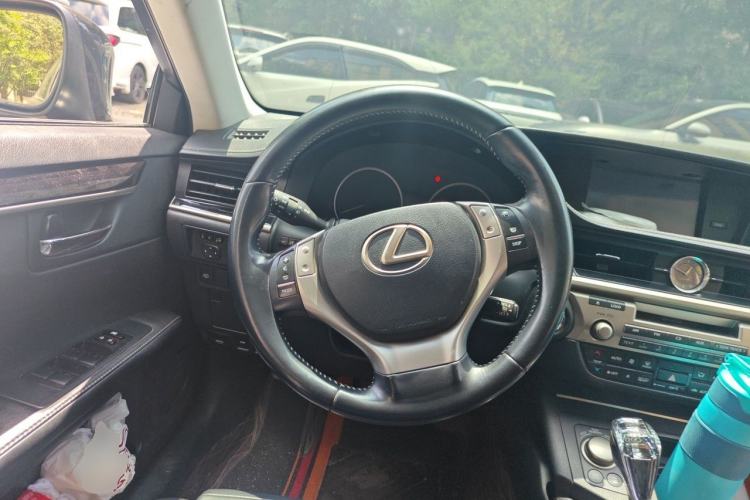 Used Lexus ES 2013 300h Elite Edition Steering Wheel