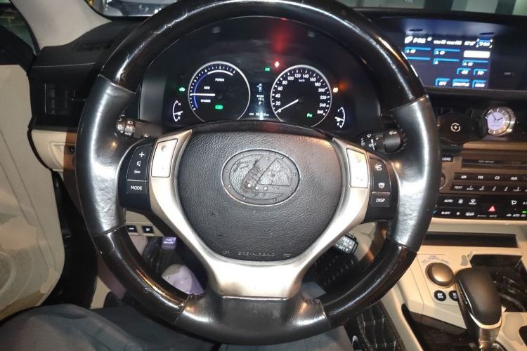 Used Lexus ES 2013 300h Elite Edition Steering Wheel