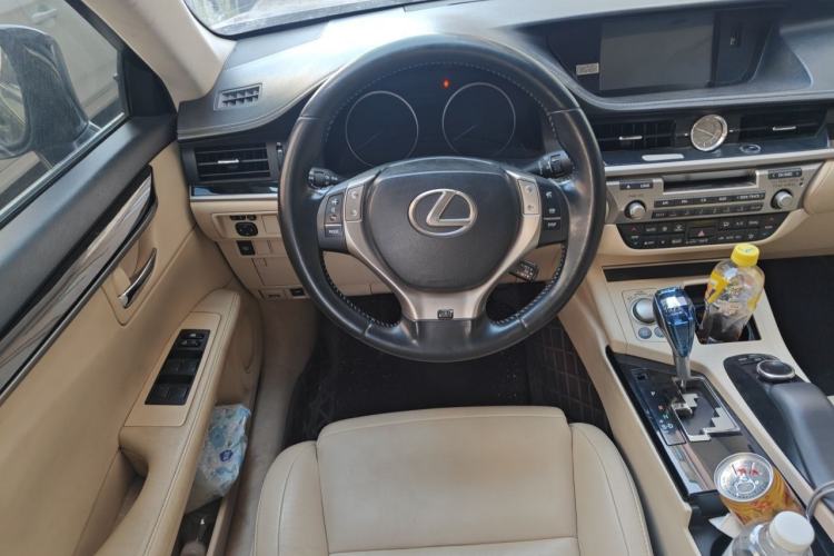 Used Lexus ES 2013 300h Elite Edition Steering Wheel