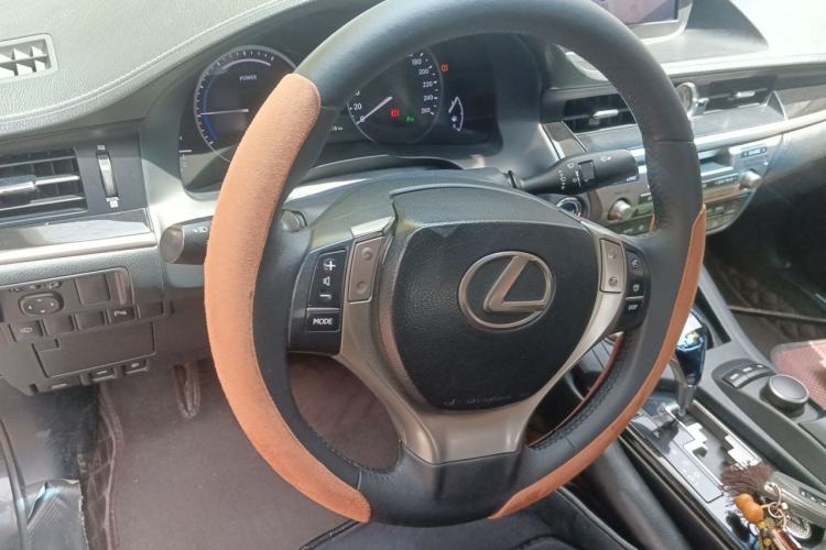 Used Lexus ES 2013 300h Elite Edition Steering Wheel