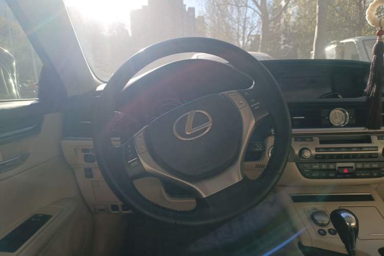 Used Lexus ES 2013 300h Elite Edition Steering Wheel