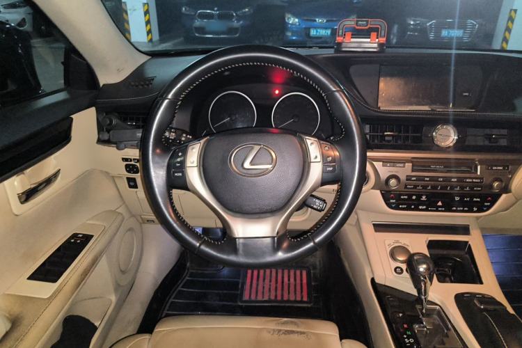 Used Lexus ES 2013 300h Elite Edition Steering Wheel