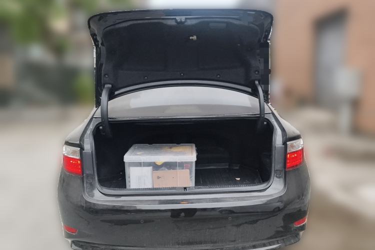 Used Lexus ES 2013 300h Elite Edition Trunk