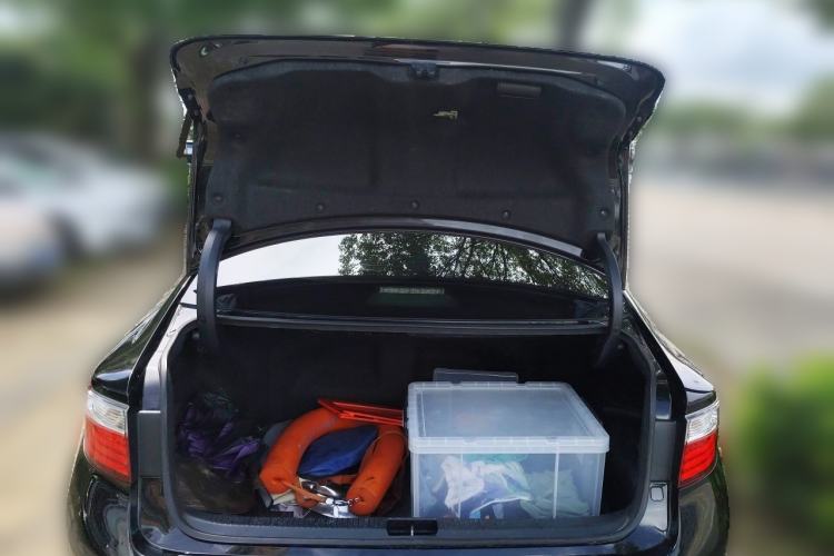 Used Lexus ES 2013 300h Elite Edition Trunk