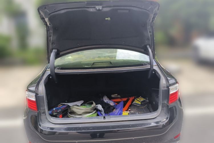 Used Lexus ES 2013 300h Elite Edition Trunk