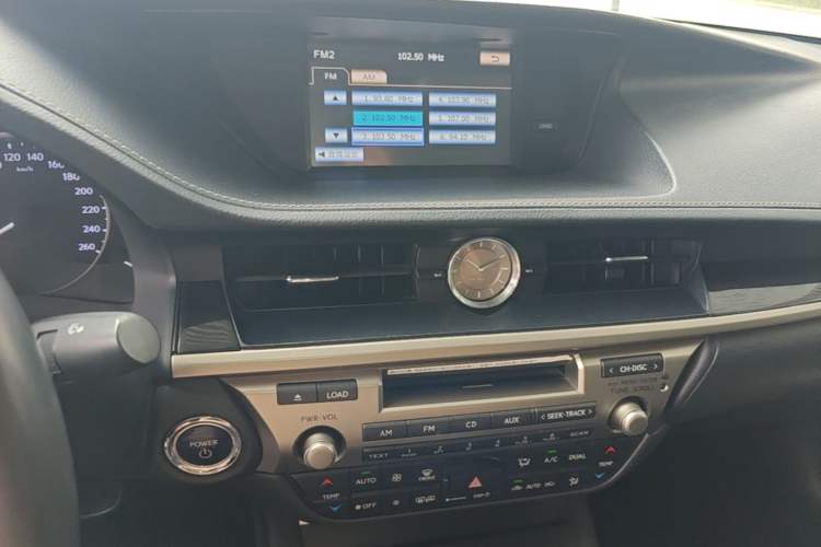 Used Lexus ES 2013 300h Elite Edition Audio And AC Panel