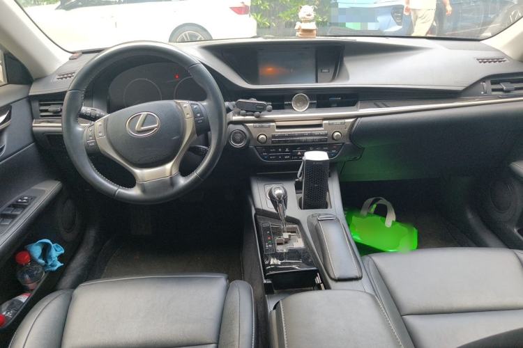 Used Lexus ES 2013 250 Elite Edition Center Console