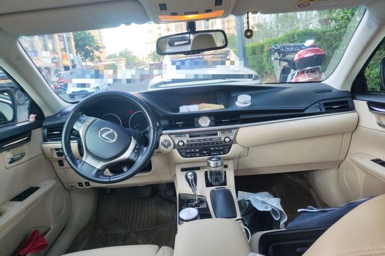 Used Lexus ES 2013 250 Elite Edition Center Console