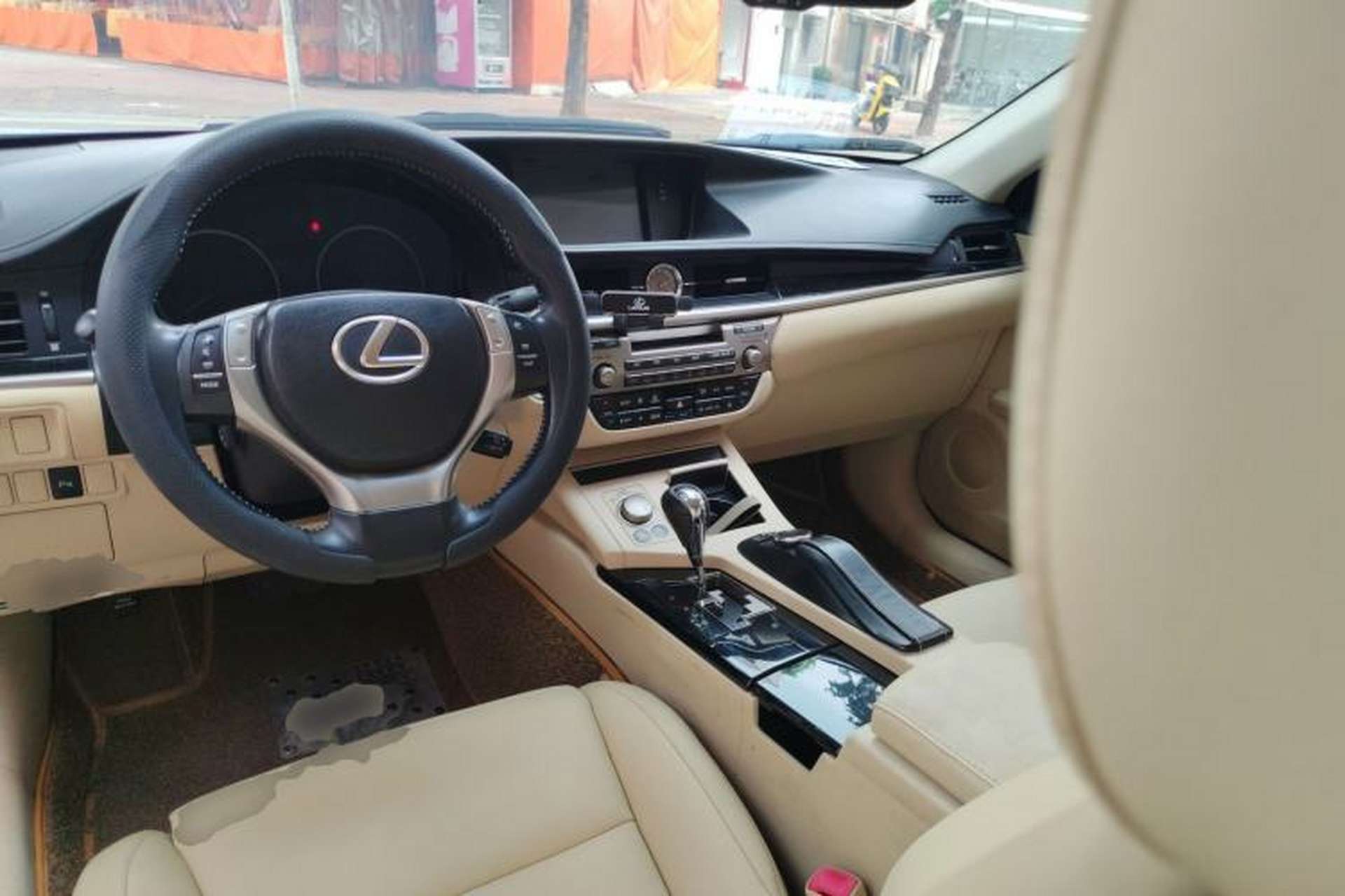 Used Lexus ES 2013 300h Elite Edition Center Console