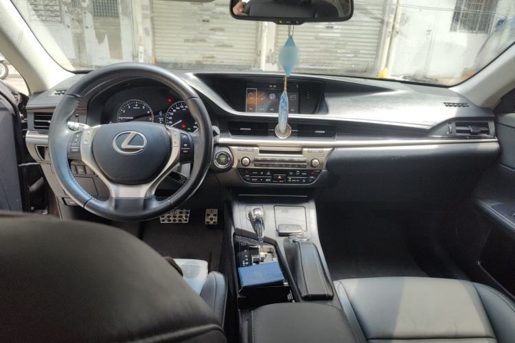 Used Lexus ES 2013 250 Elite Edition Center Console