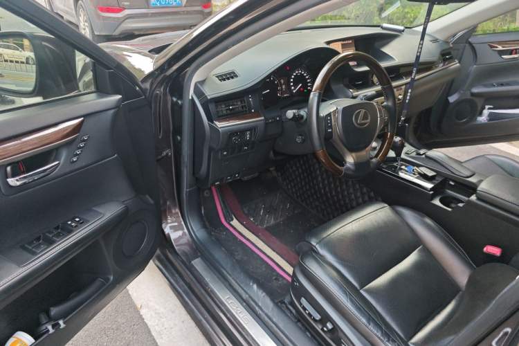Used Lexus ES 2013 250 Elegant Edition Driver Seat