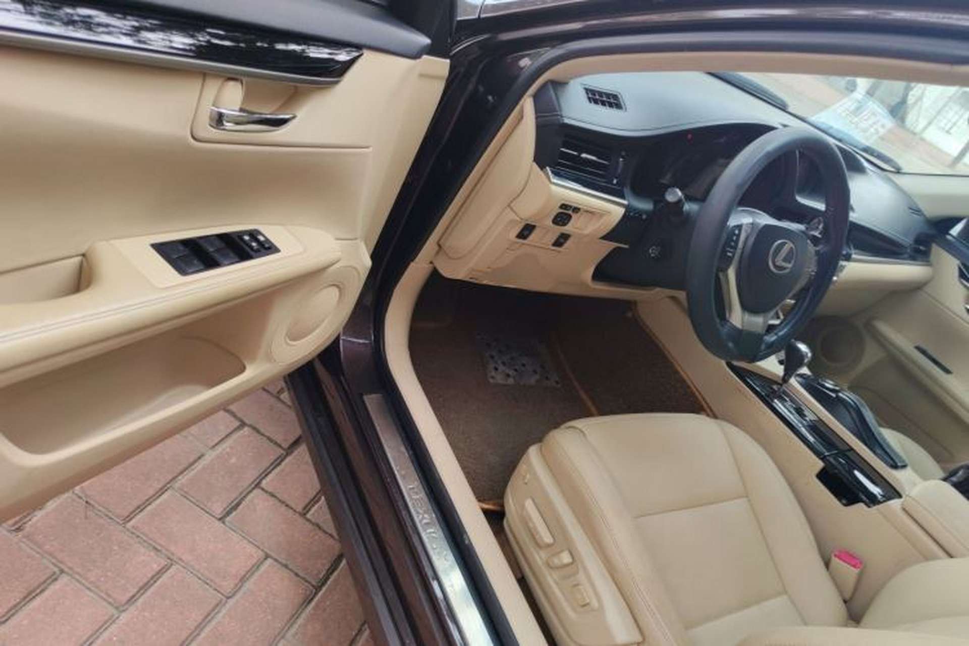 Used Lexus ES 2013 300h Elite Edition Driver Seat