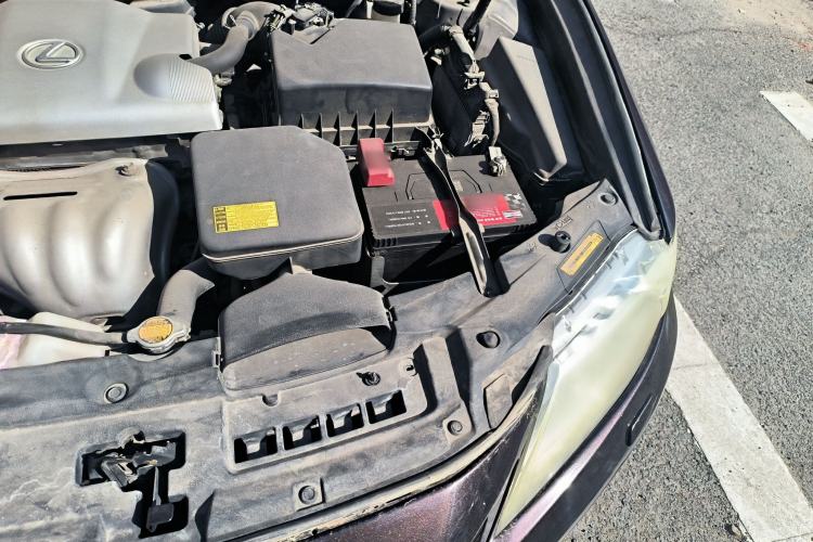 Used Lexus ES 2013 250 Elegant Edition Engine Bay Left