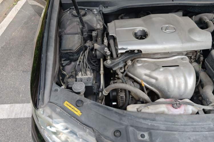 Used Lexus ES 2013 250 Elegant Edition Engine Bay Right