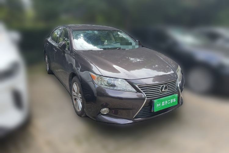 Used Lexus ES 2013 250 Elite Edition Front Right 45 Deg