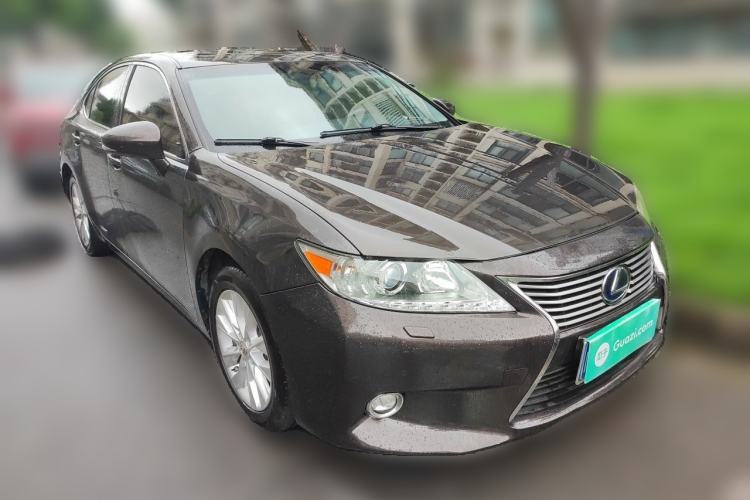 Used Lexus ES 2013 300h Elite Edition Front Right 45 Deg