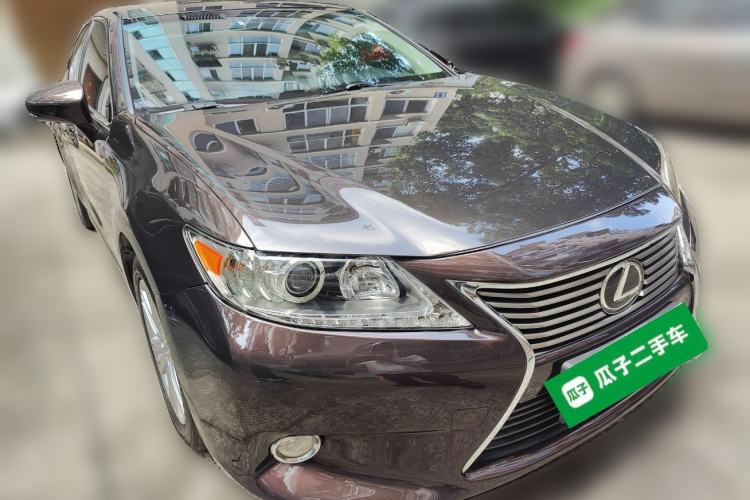 Used Lexus ES 2013 250 Elite Edition Front Right 45 Deg