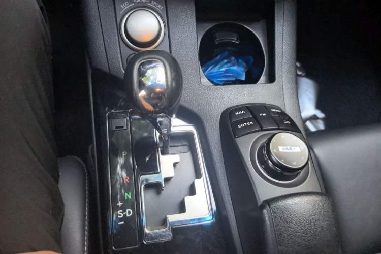 Used Lexus ES 2013 300h Elite Edition Gear Lever