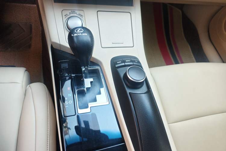Used Lexus ES 2013 300h Elite Edition Gear Lever