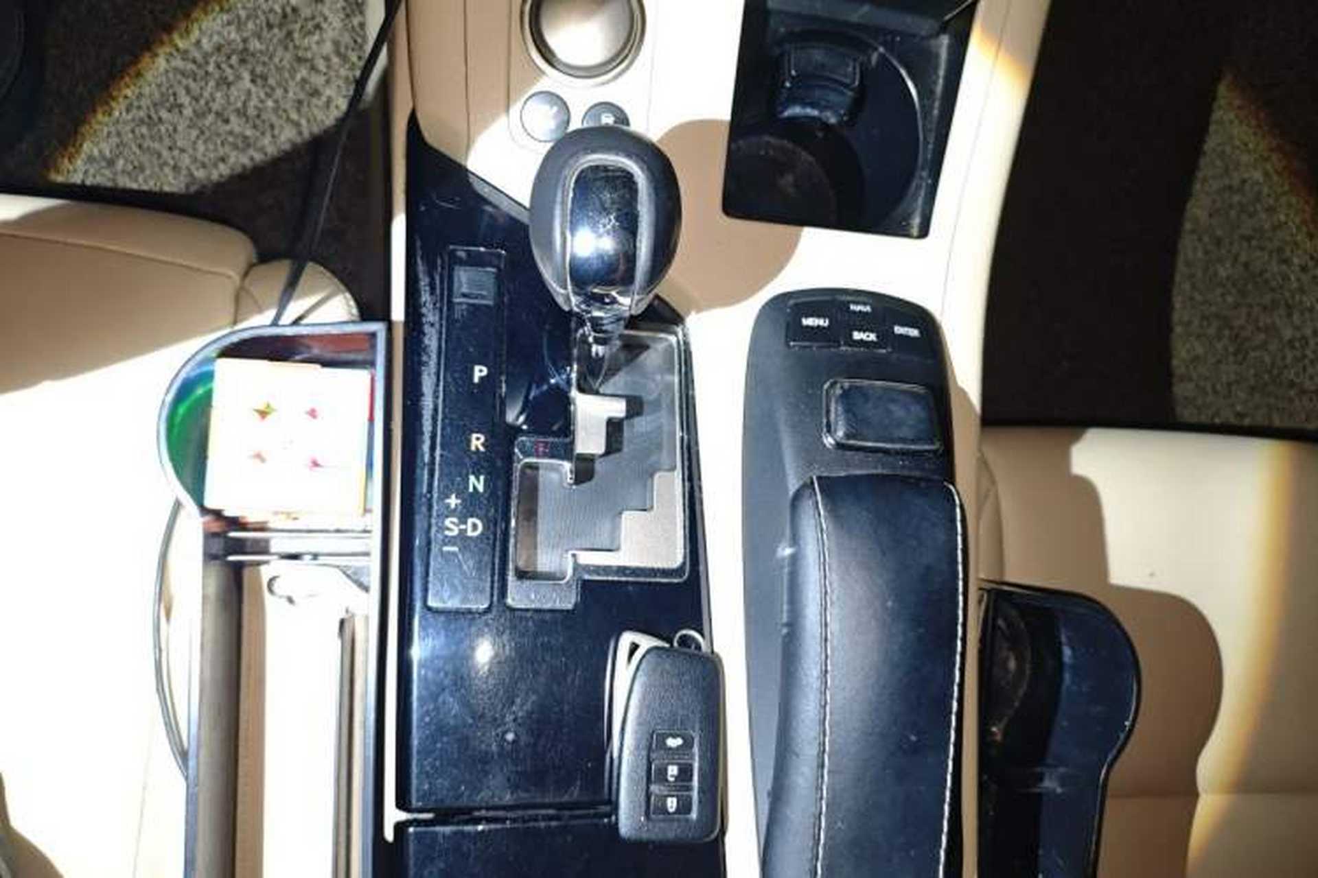 Used Lexus ES 2013 300h Elite Edition Gear Lever