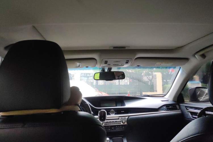 Used Lexus ES 2013 300h Elite Edition Headliner