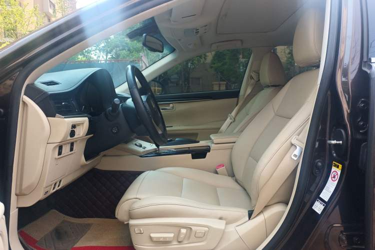 Used Lexus ES 2013 300h Elite Edition Left Front Seat