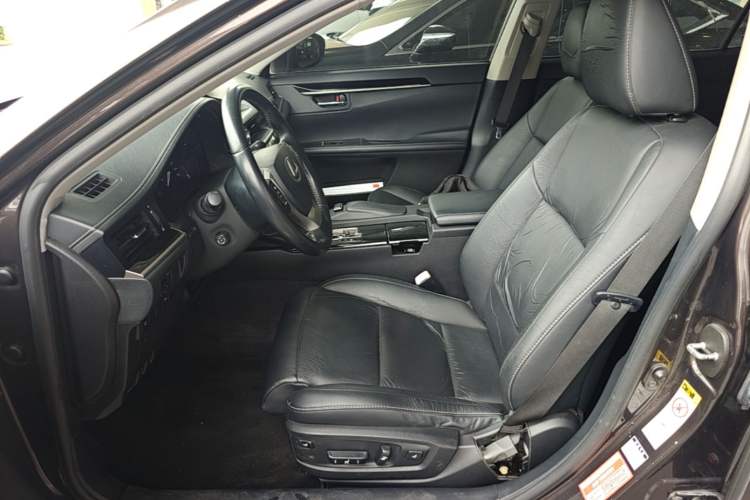 Used Lexus ES 2013 300h Elite Edition Left Front Seat