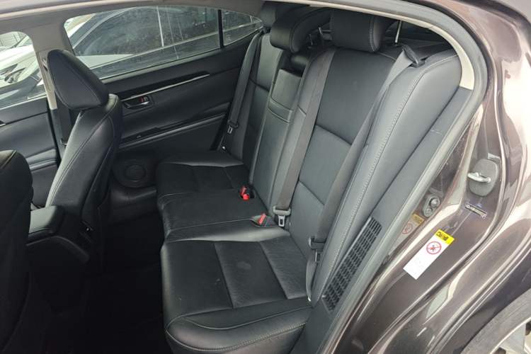 Used Lexus ES 2013 300h Elite Edition Left Rear Seat