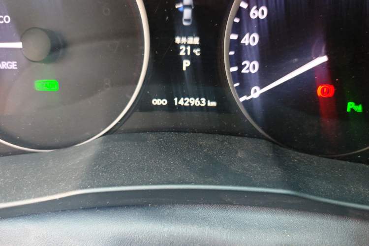 Used Lexus ES 2013 300h Elite Edition Odometer Close Up