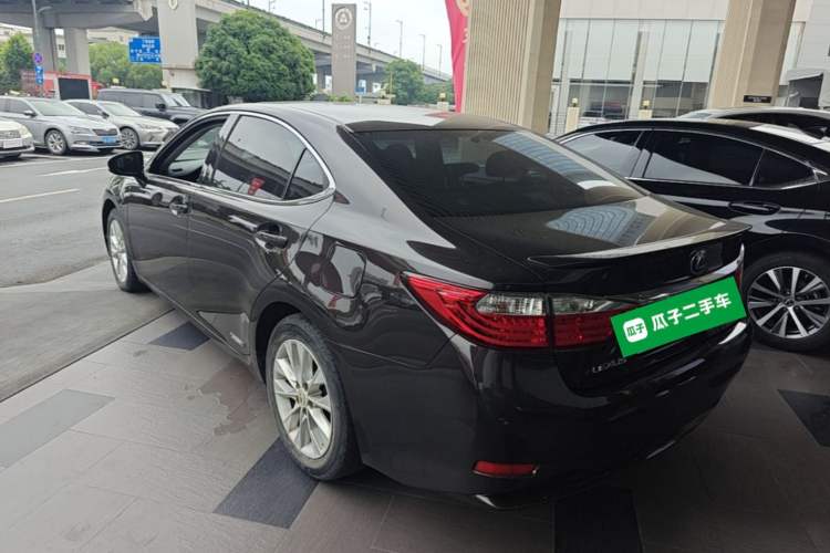Used Lexus ES 2013 300h Elite Edition Rear Left 45 Deg