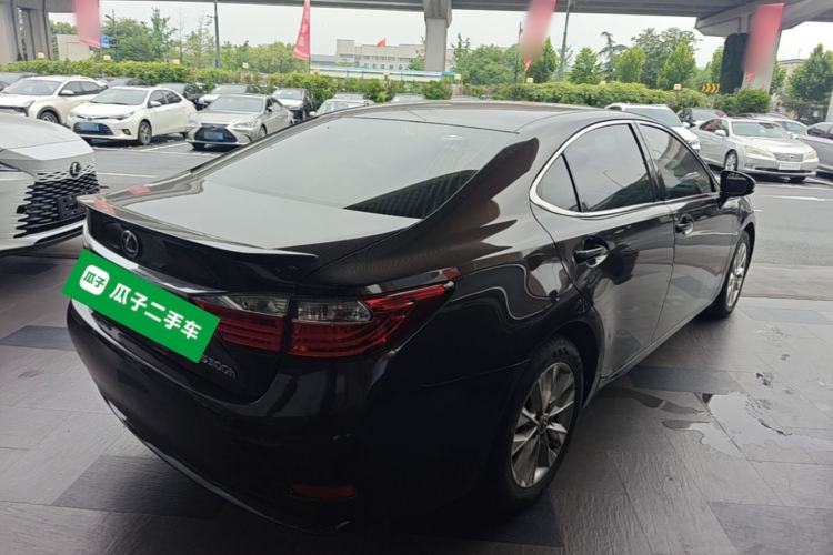 Used Lexus ES 2013 300h Elite Edition Rear Right 45 Deg