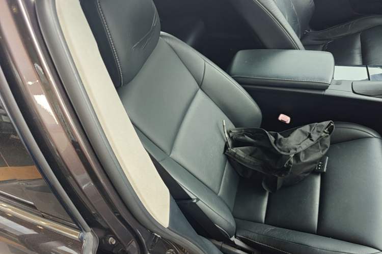 Used Lexus ES 2013 300h Elite Edition Right Front Seat
