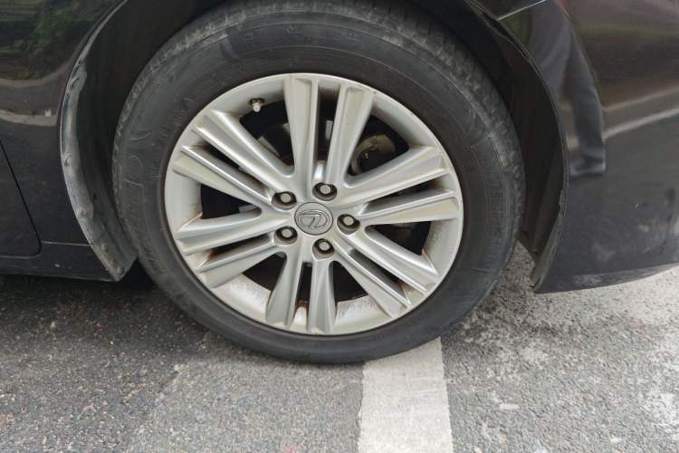 Used Lexus ES 2013 250 Elegant Edition Right Front Wheel Hub