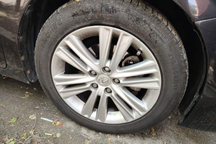 Used Lexus ES 2013 250 Elegant Edition Right Front Wheel Hub