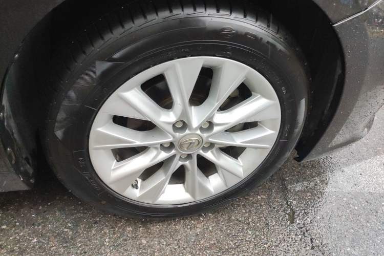 Used Lexus ES 2013 300h Elite Edition Right Front Wheel Hub